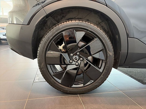 Volvo EX40 18 of 21