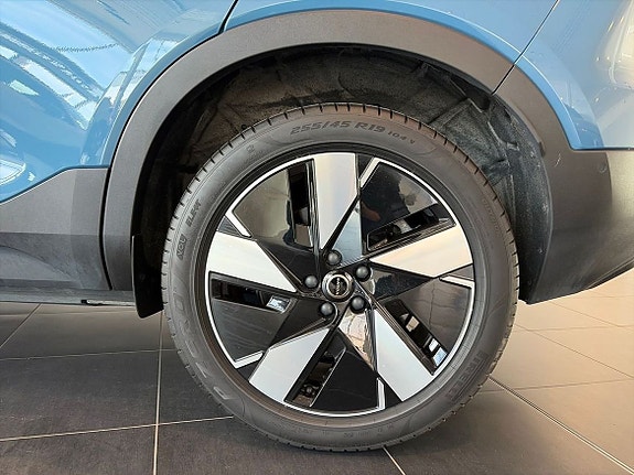 Volvo EX40 23 of 25