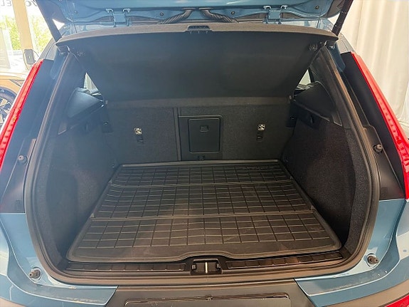 Volvo EX40 11 of 25