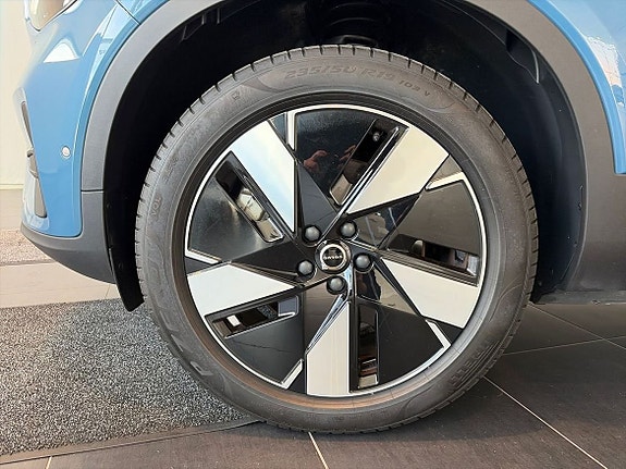 Volvo EX40 22 of 25