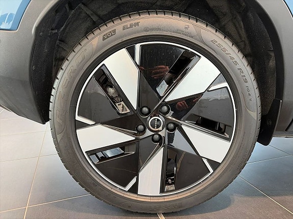 Volvo EX40 20 of 25