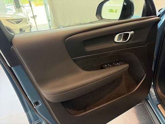 Volvo EX40 19 of 25
