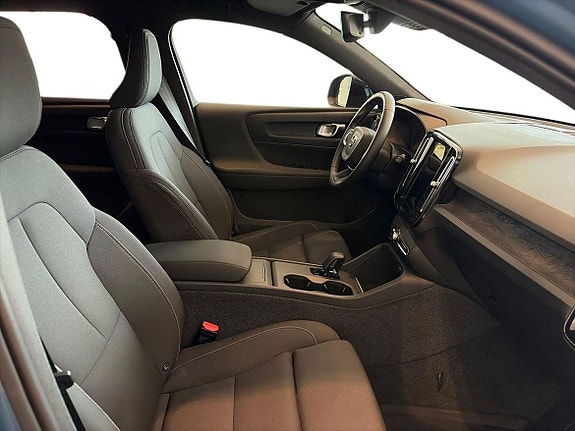 Volvo EX40 15 of 25