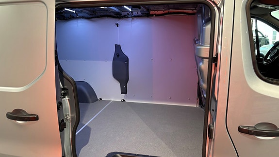 Nissan Primastar 9 of 16