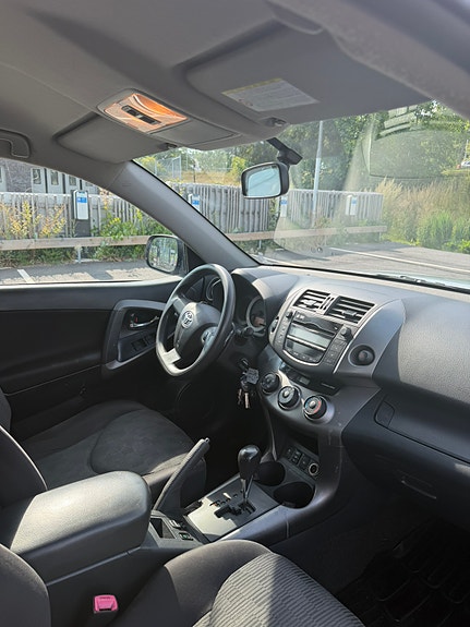 Toyota RAV4 5 of 8