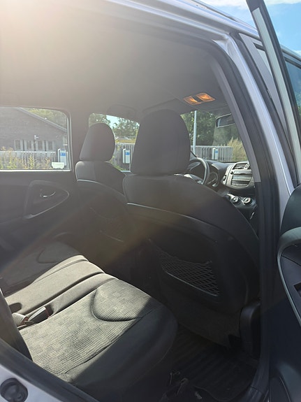 Toyota RAV4 7 of 8