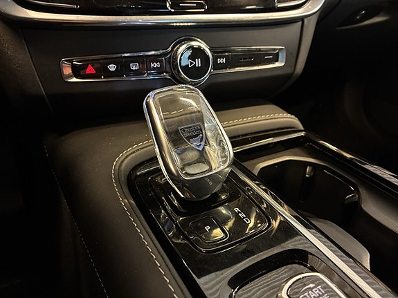 Volvo S90 24 of 27