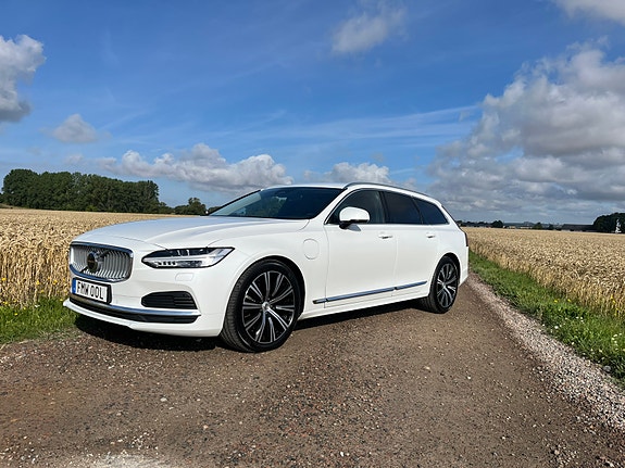 Volvo V90 2 of 21