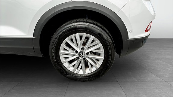Volkswagen T-Roc 6 of 12