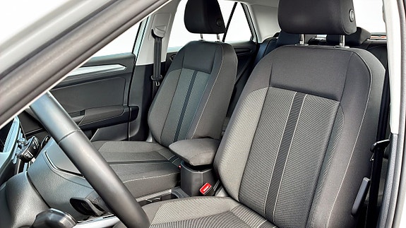 Volkswagen T-Roc 8 of 12