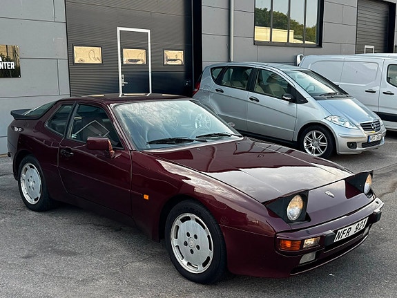 Porsche 944 4 of 18