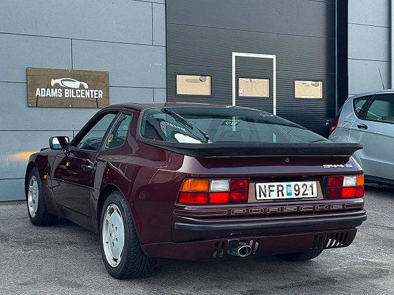 Porsche 944 11 of 18