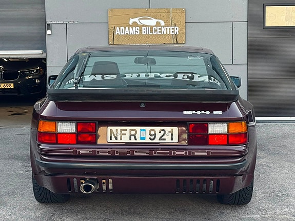Porsche 944 8 of 18