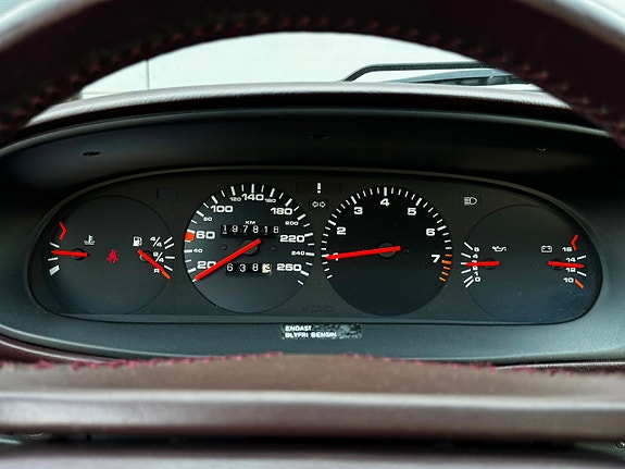 Porsche 944 15 of 18
