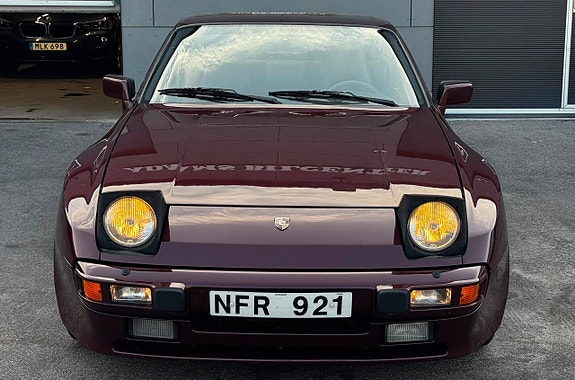 Porsche 944 3 of 18