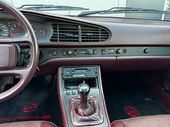 Porsche 944 13 of 18