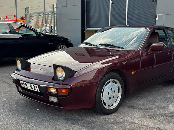 Porsche 944 2 of 18