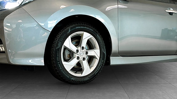 Nissan Leaf 9 of 12