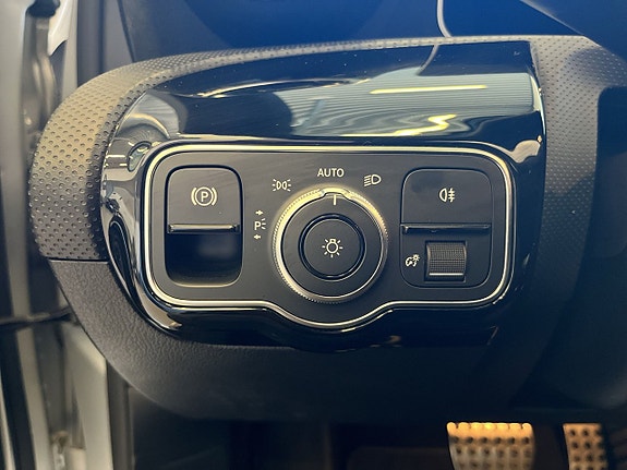 Mercedes-Benz A200 25 of 30