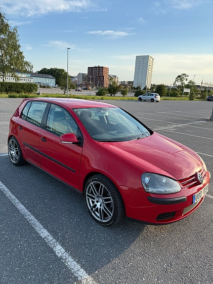 Volkswagen Golf V 2 of 7