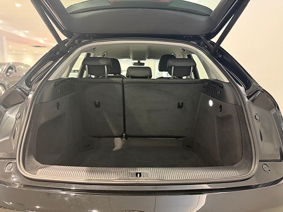 Audi Q3 4 of 12