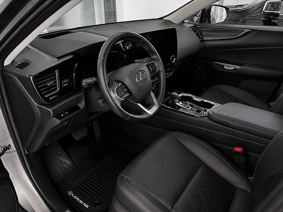 Lexus NX450h+ 4 of 5