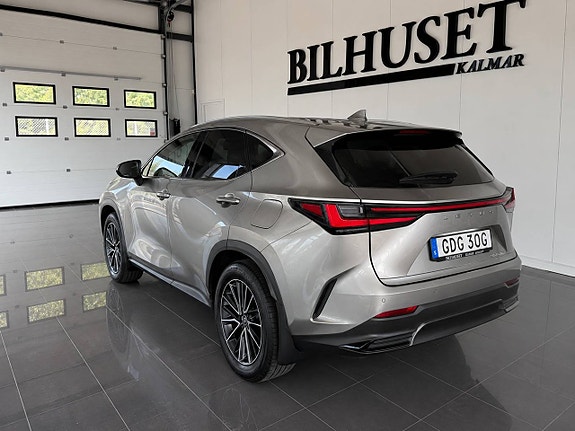 Lexus NX450h+ 2 of 5
