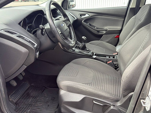 Ford Focus 9 of 15