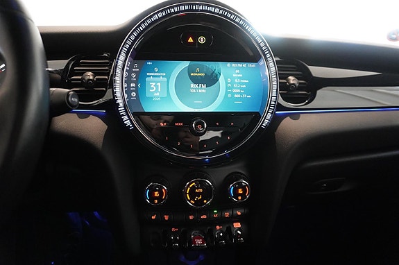 MINI Cooper 10 of 16