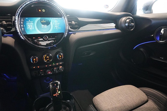 MINI Cooper 9 of 16