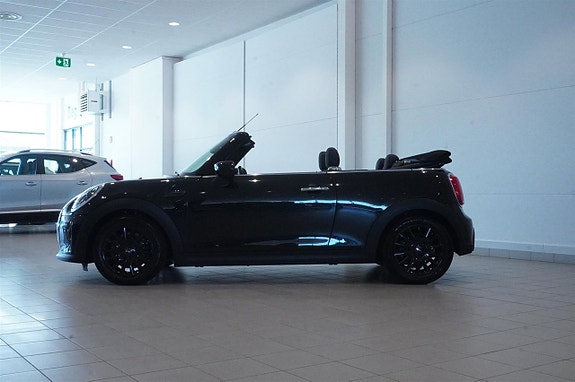 MINI Cooper 15 of 16
