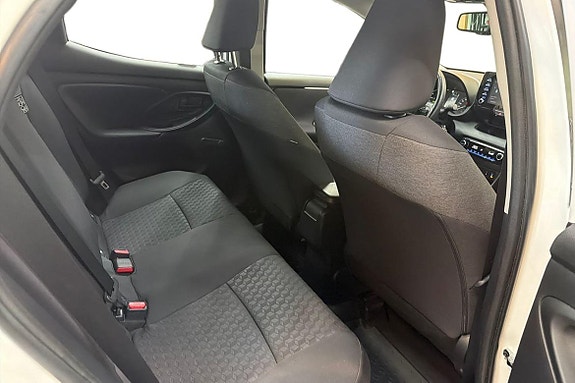 Toyota Yaris 9 of 21