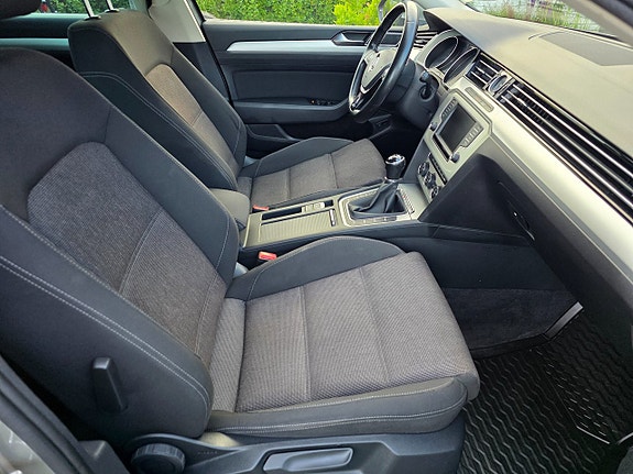 Volkswagen Passat 15 of 27