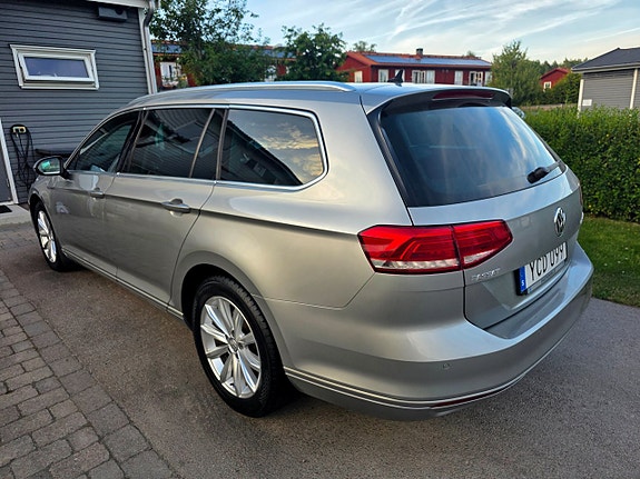 Volkswagen Passat 3 of 27