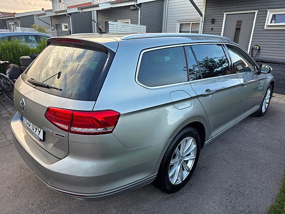 Volkswagen Passat 5 of 27
