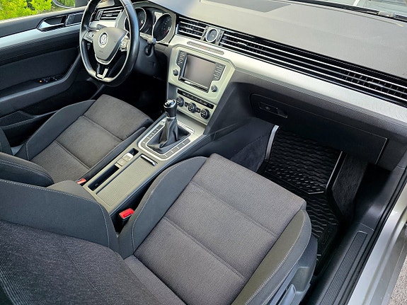 Volkswagen Passat 14 of 27