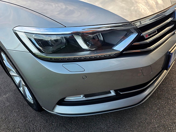 Volkswagen Passat 9 of 27