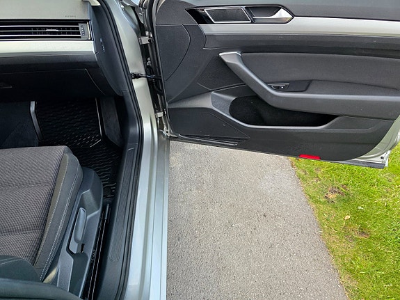Volkswagen Passat 19 of 27
