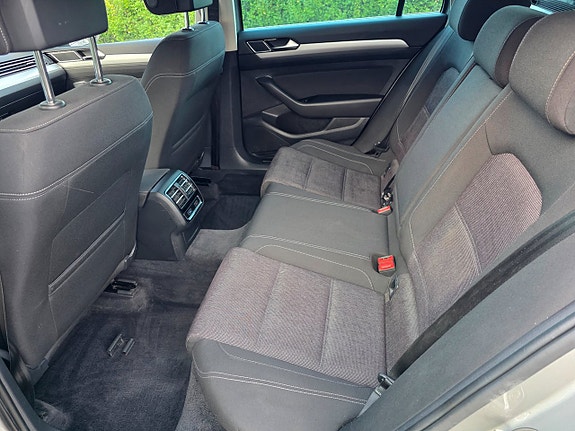 Volkswagen Passat 17 of 27