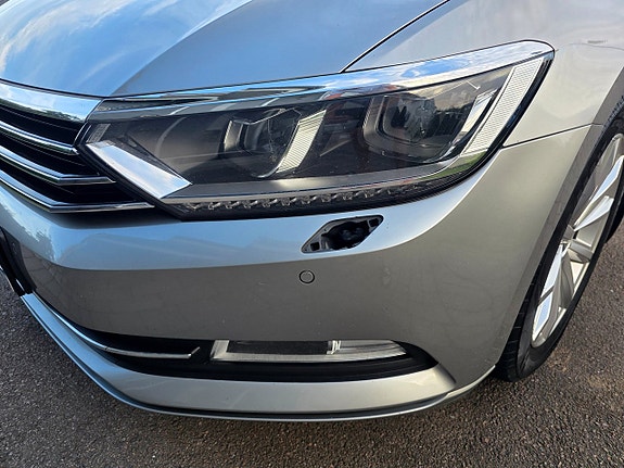 Volkswagen Passat 10 of 27