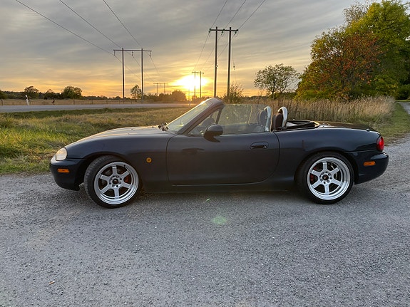 Mazda MX-5 4 of 5