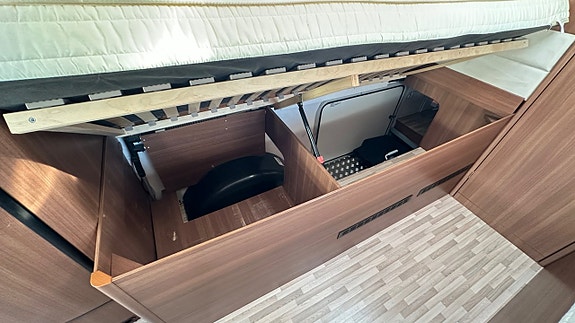LMC T 712 Blackline Cruiser , Alde, Långbädd 30 of 30