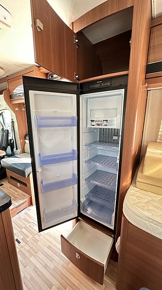 LMC T 712 Blackline Cruiser , Alde, Långbädd 14 of 30