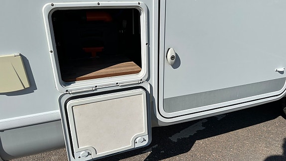 LMC T 712 Blackline Cruiser , Alde, Långbädd 16 of 30