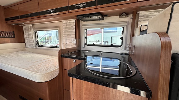 LMC T 712 Blackline Cruiser , Alde, Långbädd 12 of 30
