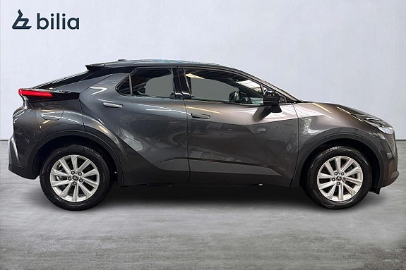 Toyota C-HR 18 of 21