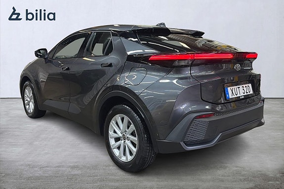 Toyota C-HR 2 of 21