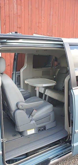 Chrysler Town & Country 6 of 18