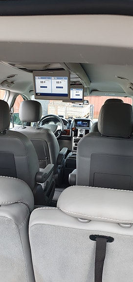 Chrysler Town & Country 5 of 18