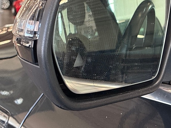 Mercedes-Benz EQC400 23 of 27